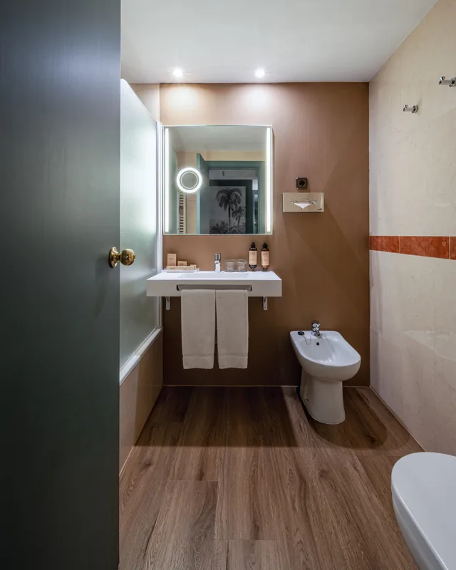 Deluxe, Single, Double Bed, Luze Castellana Hotel 3/3