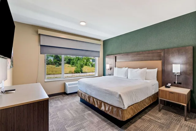 جناح بسرير كينج بمنطقة جلوس بمطبخ، Best Western Plus Executive Residency Fillmore Inn 1/2