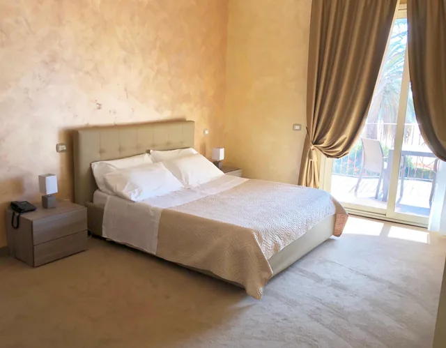 غرفة بسرير مزدوج بإطلالة على البحر، Hotel Riviera Palace 1/7