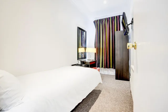 Standard Single Room - Shared, London Shelton Hotel, Finsbury Park 4/5