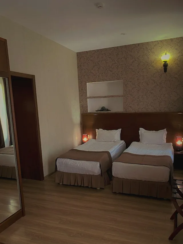 غرفة قياسية بسريرين منفصلين بإطلالة على المدينة، Old Metekhi Hotel 5/10