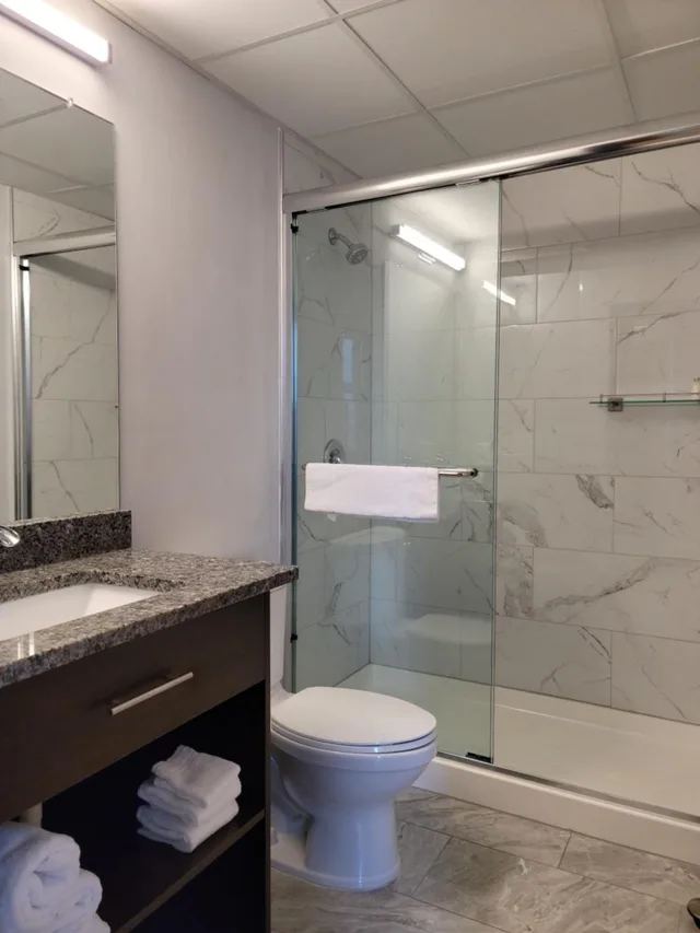 غرفة بسرير مزدوج بإطلالة على البحيرة، Ariel Broadway Hotel 4/5