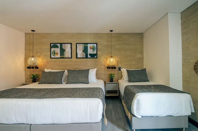 غرفة عائلية ثلاثية بسرير كينج وسرير فردي، First Class Hotel 1/3