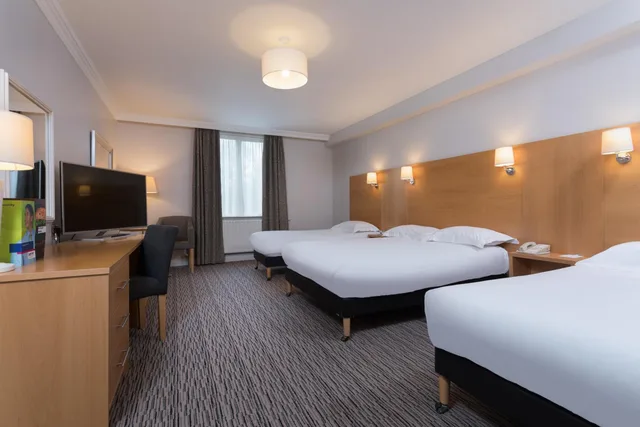 غرفة قياسية ثلاثية، Park Inn by Radisson Shannon Airport 2/9
