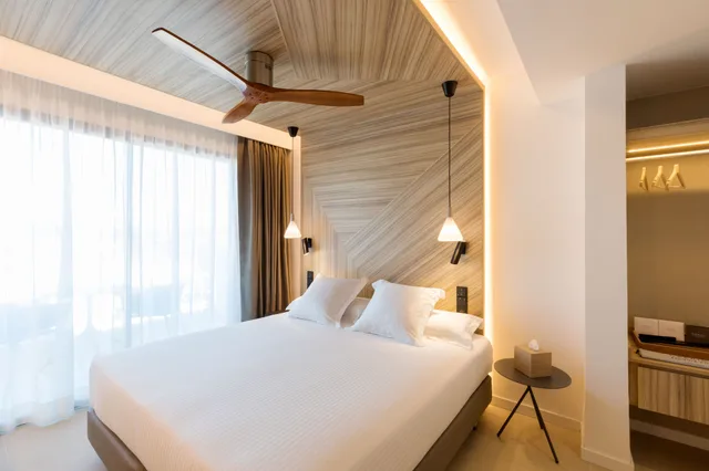 غرفة سوبيريور بسرير كينج بشرفة، Hotel Bordoy Alcudia Port Suites 1/3