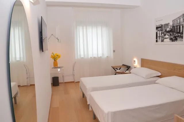Comfort, Queen Bed, Victor 1/4
