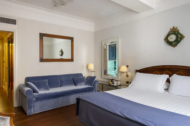 Junior, Triple, Double Bed, Sofa, Art Hotel Orologio 1/6