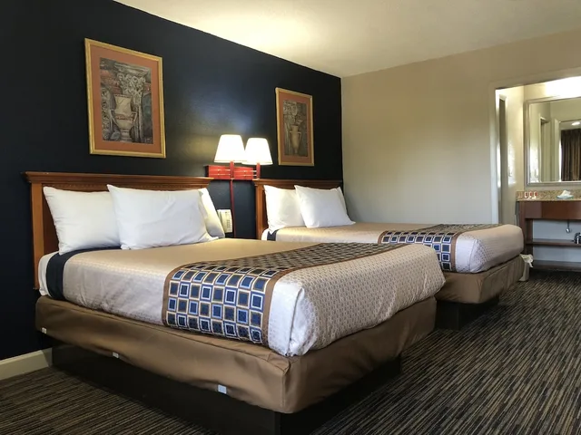 Room, 2 Double Beds, Smoking, Travelodge By Wyndham Williamsburg Colonial Area 2/5