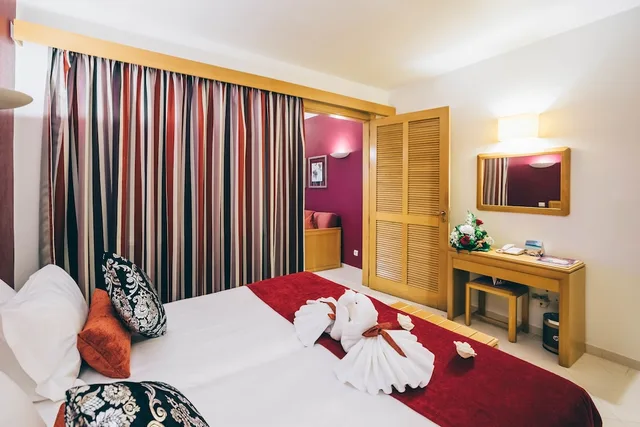 One Bedroom Junior Standard 2pax، Grand Muthu Forte Da Oura 2/3