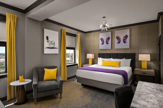 غرفة بسرير كينج لذوي الإعاقة، The Admiral Hotel 2/4