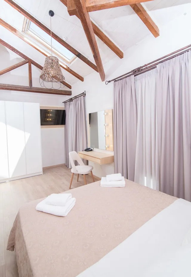 لوفت بسرير مزدوج، Panellinion Luxury Rooms 4/8