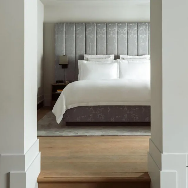 غرفة غراند بريميير بسرير كينج، Rosewood Amsterdam 1/1