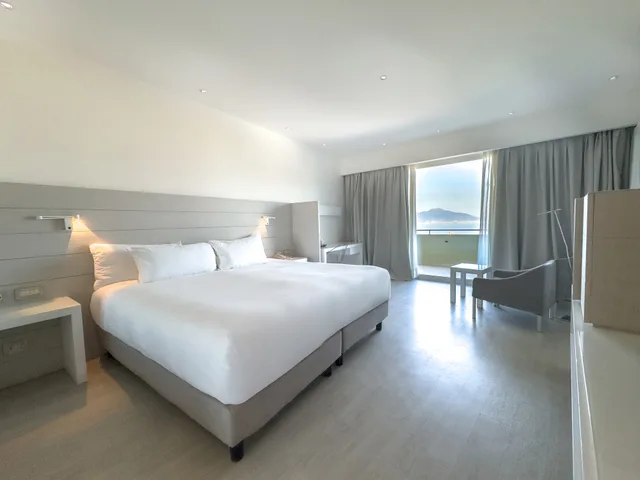 غرفة تنفيذية بسرير مزدوج بإطلالة على البحر، Hilton Sorrento Palace 2/8