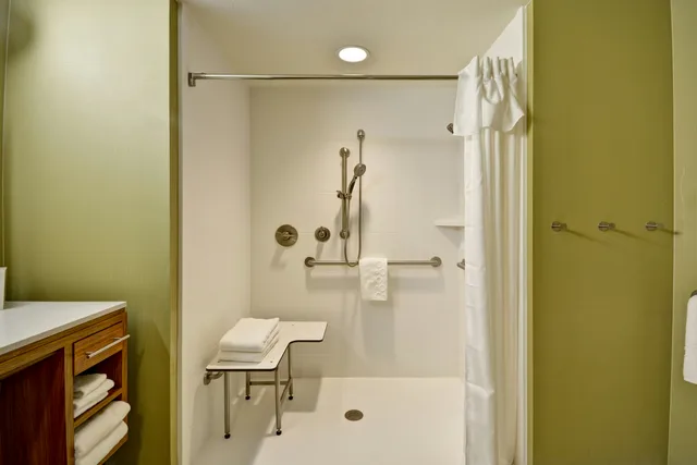 غرفة بسرير كينج لذوي الإعاقة، Home2 Suites By Hilton Rapid City 7/9
