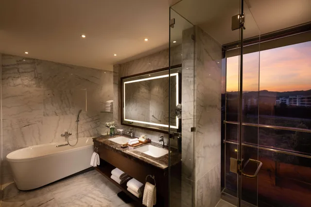 جناح بسرير كينج بغرفتي نوم، Hilton Clark Sun Valley Resort 2/2