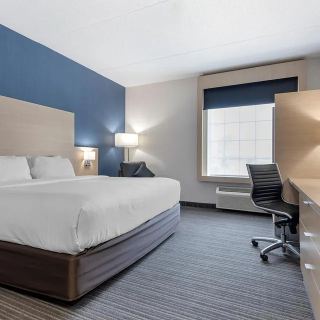 غرفة بسرير كينج لذوي الإعاقة، Quality Inn & Suites Oakville 3/8