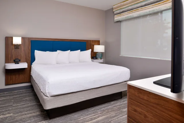 جناح بسرير كينج وسريرين مزدوجين مع أريكة، Hampton Inn & Suites Boise/Spectrum 1/4