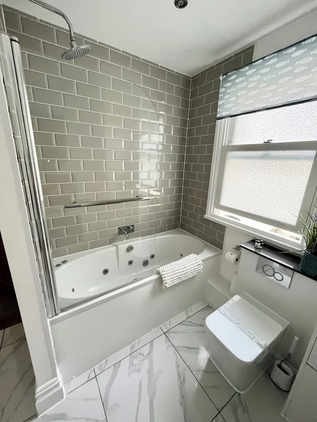غرفة ديلوكس بسرير كينج وسرير كوين، Lazy Waves Boutique B&B 3/5