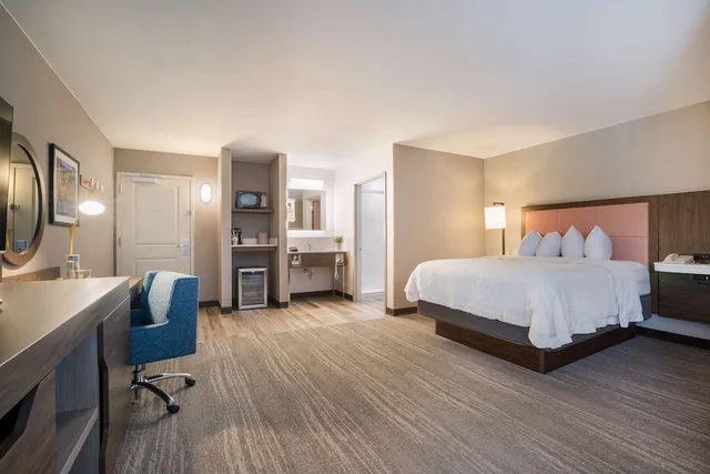 غرفة قياسية بسريرين كوين لذوي الإعاقة، Hampton Inn Princeton, NJ 1/3
