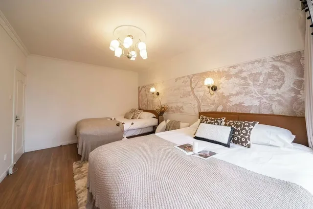 شقة إليت بسريرين منفصلين وسريرين مزدوجين، Book and Bed-People's Square 6/10