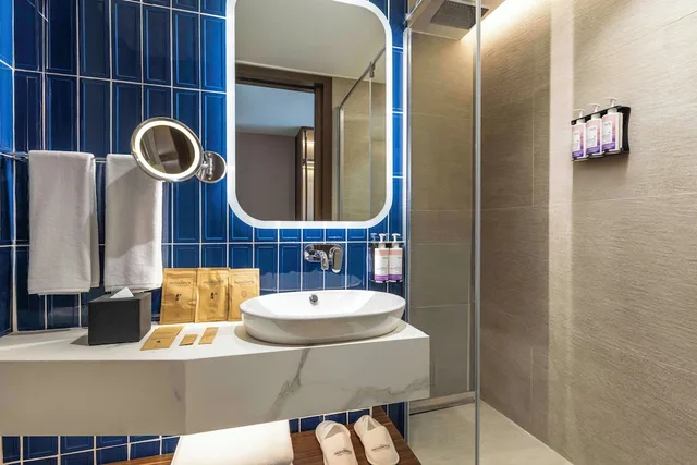 غرفة كلاسيكية بسرير مزدوج بشرفة، Movenpick Istanbul Old Town 7/9