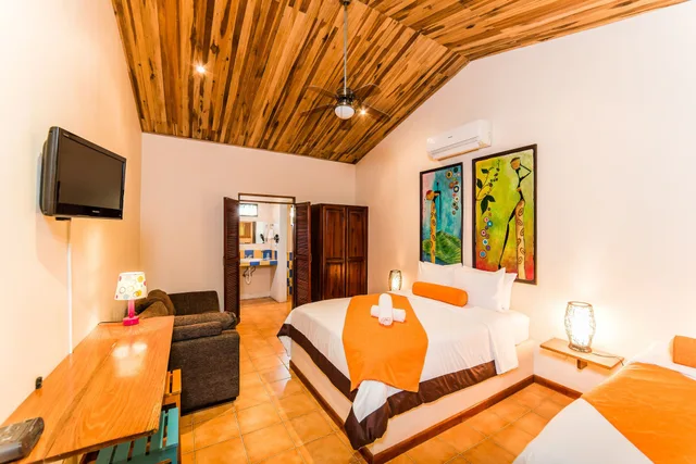 Deluxe, 1 Queen and 1 Single Bed, Hotel Pasatiempo 3/9