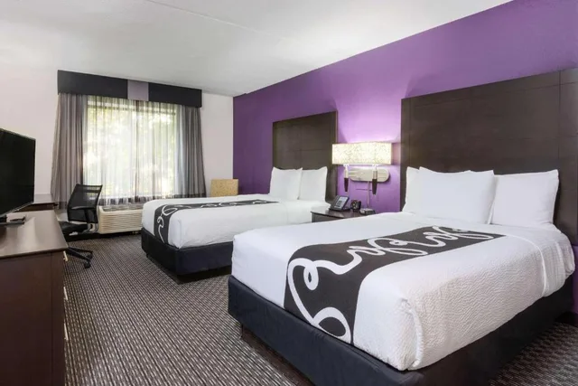 Room, Quadruple, Accessible, La Quinta Inn & Suites by Wyndham Clifton/Rutherford 1/1