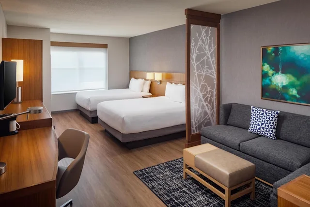 غرفة بسريرين كوين مع أريكة في طابق مرتفع، Hyatt Place Sumter/Downtown 1/9
