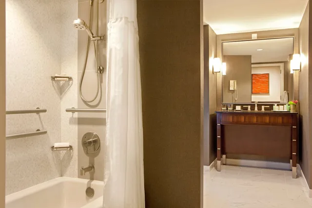 Executive, Suite, King Bed, Accessible, HILTON NASHVILLE-DOWNTOWN 3/4