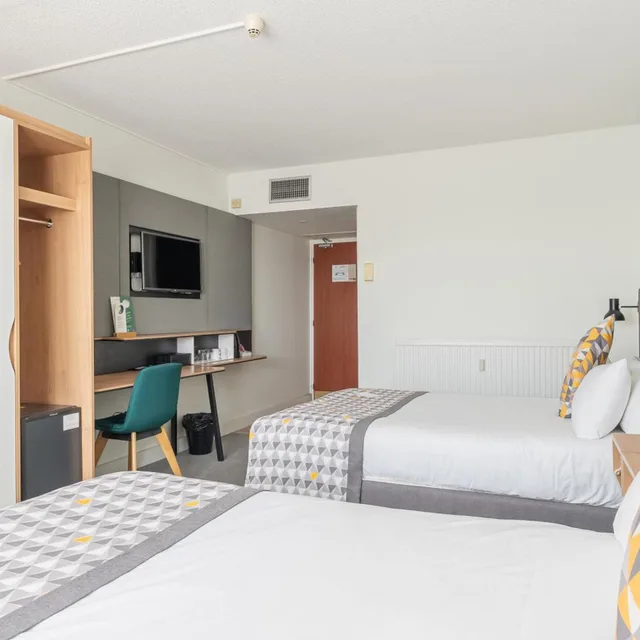 غرفة قياسية بسريرين مزدوجين بإطلالة على المدينة، Holiday Inn Calais 3/4