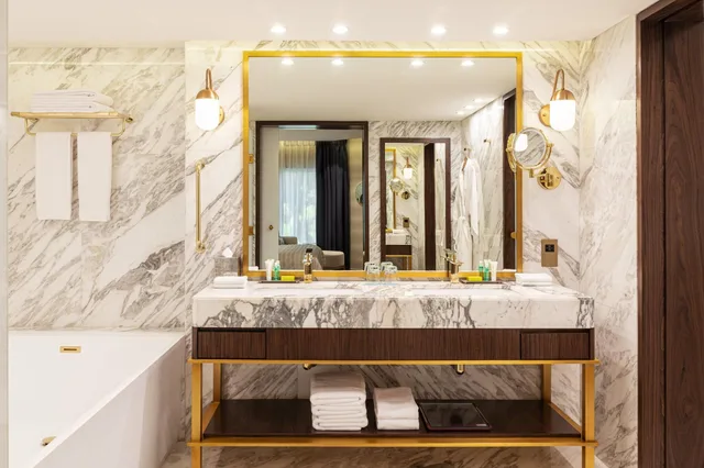 Premium, Suite, Le Meridien Dubai Hotel and Conference Centre 5/8