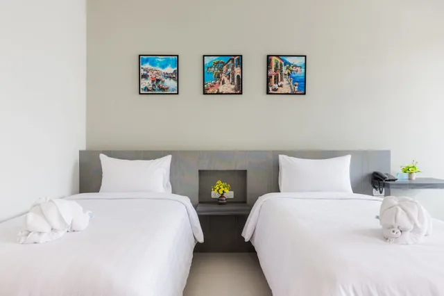 Superior, Twin Beds, Evergreen Suite Hotel 2/6