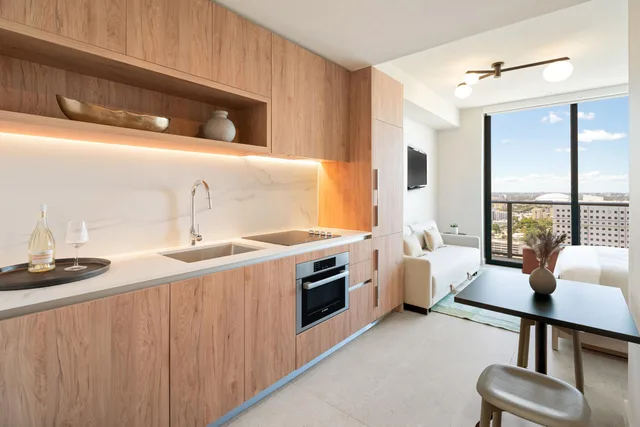 Studio Queen, The Crosby Miami Worldcenter 9/10