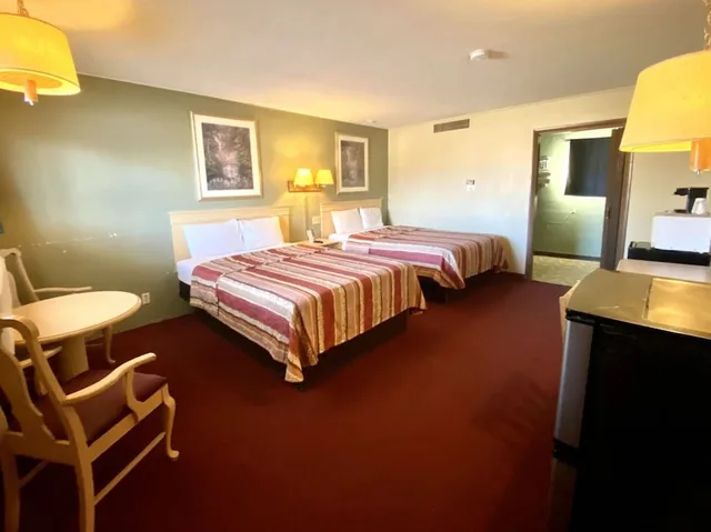 غرفة بسريرين كوين لغير المدخنين، Hotel O Hillcrest Norton KS Hwy 36 1/2
