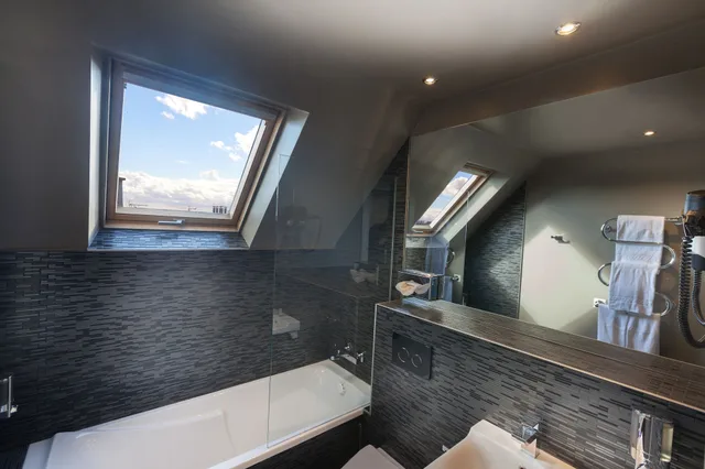غرفة بسرير مزدوج أو سريرين منفصلين بشرفة، Hotel Helussi 10/10