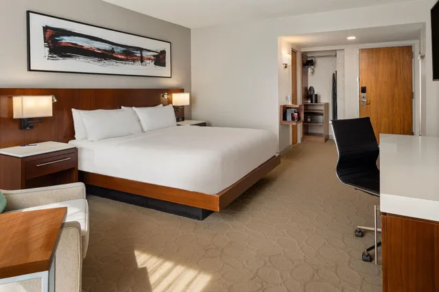 غرفة بسرير مزدوج لذوي الإعاقة، Delta Hotels Minneapolis Northeast 1/3