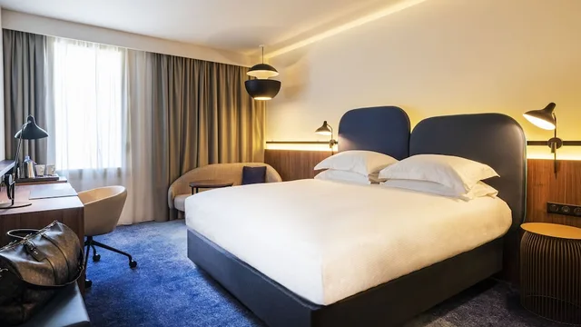 Standard, King Bed, Sea Side، Crowne Plaza Nice - Grand Arenas 3/7
