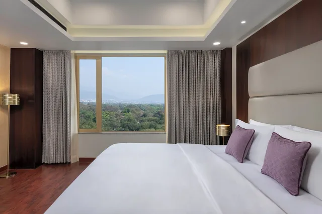 غرفة بريميوم بسرير كينج، Vivanta Jamshedpur, Golmuri 1/6
