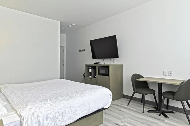 Executive, Queen Bed, Repotel Levis 4/8