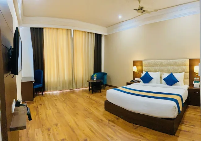 غرفة بريميير بسرير كوين، Sterling Mantra Haridwar 1/4