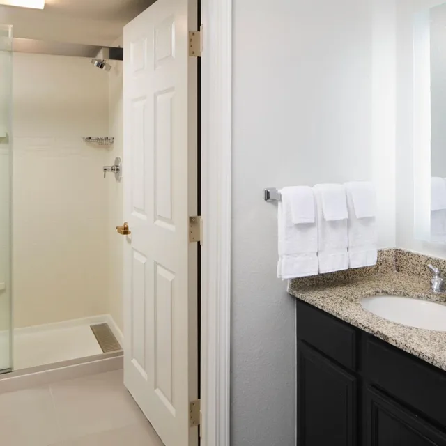 جناح بسرير كوين بغرفة نوم واحدة مع أريكة بحوض استحمام لذوي الإعاقة، Residence Inn By Marriott Arlington At Rosslyn 4/4