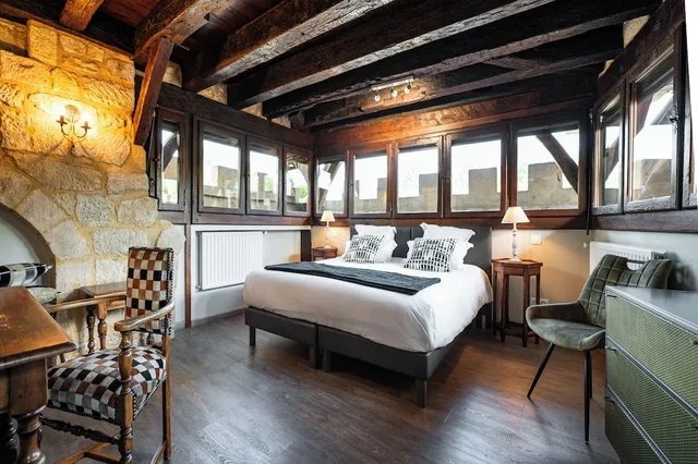 غرفة رومانسية بسرير كوين، Hotel La Couleuvrine 4/6