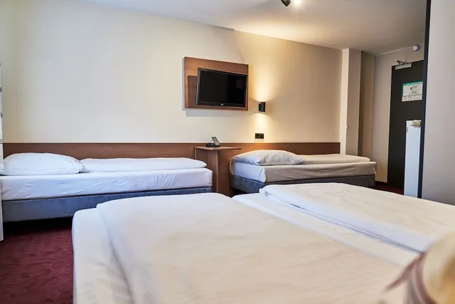 غرفة أساسية رباعية بأربعة أسرّة، McDreams Hotel Munchen - Messe 1/2
