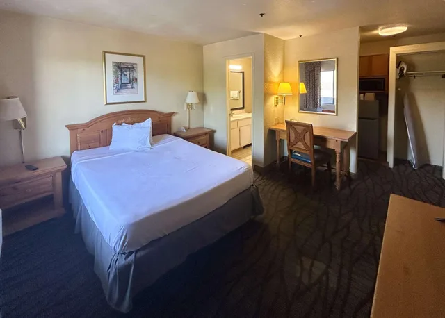 جناح، Motel6 Tempe, AZ – Elliot Road 3/7