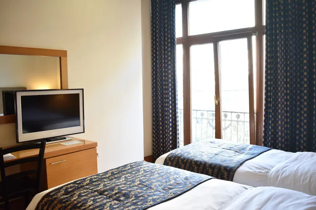غرفة قياسية ثلاثية، Le Palace Hotel 8/10