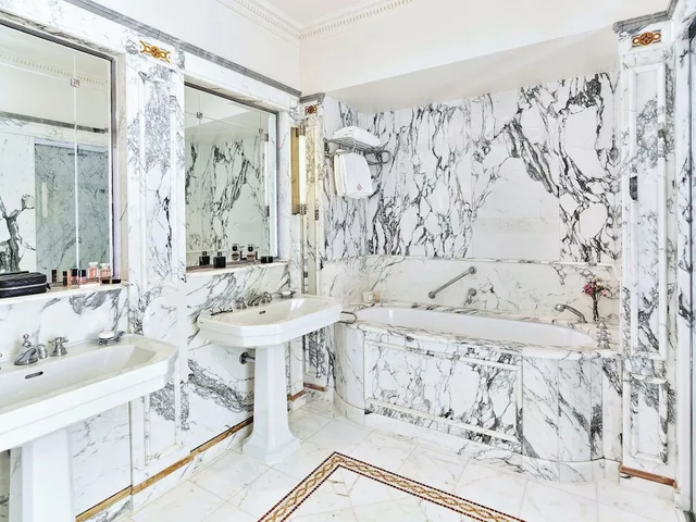 جناح جونيور، Le Meurice 3/3