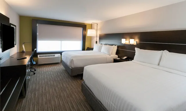 غرفة بسريرين كوين لذوي الإعاقة، Holiday Inn Express Suites Dodge City 1/1