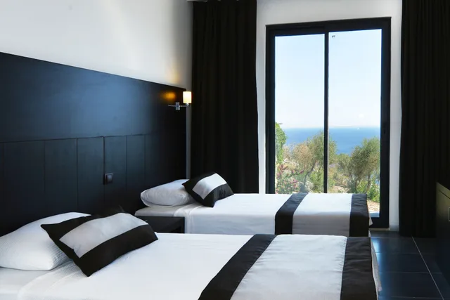 غرفة تنفيذية بإطلالة على البحر، Kalamar Hotel 4/7
