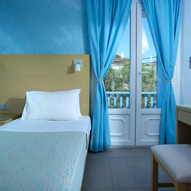غرفة ثلاثية بإطلالة على البحر، Blue Harmony Hotel 1/10
