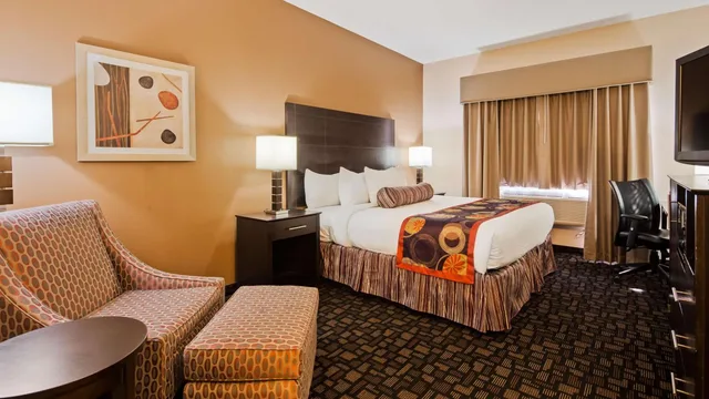 جناح بسرير كينج بجاكوزي، Best Western Plover-Stevens Point Hotel & Conference Ctr 5/10